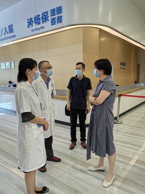 武侯区副区长陈丽娜视察 四川泌尿外科医院疫情防控工作