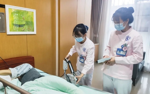 黑夜忽见明灯亮 ——来自一位八旬患者的感谢信