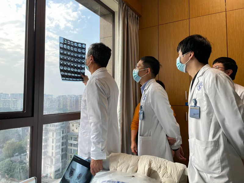 专一技之长，川泌为患者“排石解难”