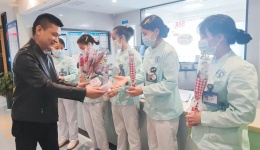 “三八”国际妇女节 情系巾帼 ——川泌院领导慰问全体女职工