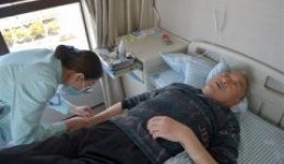 “献血大王”熊德金 再做手术